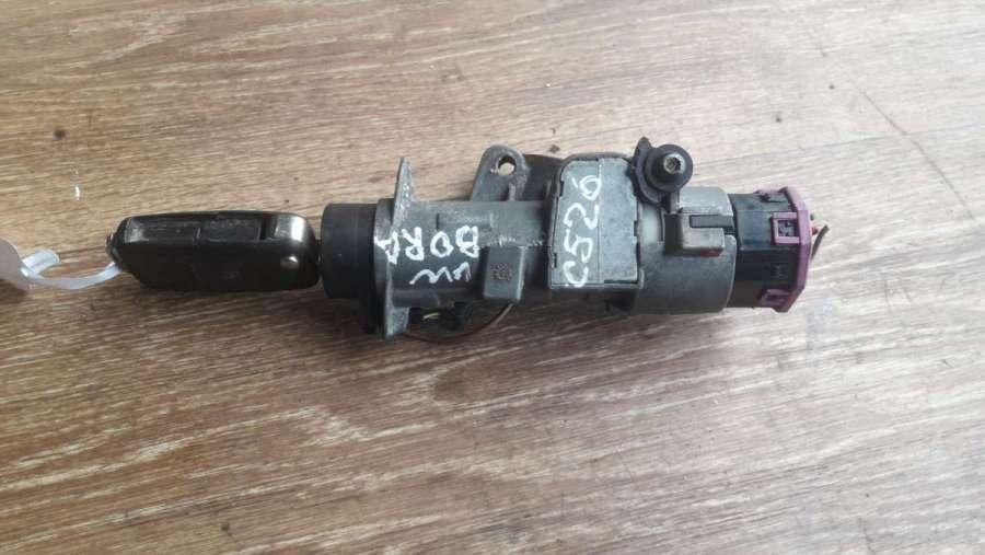 замок зажигания Volkswagen Golf 4 поколение 2001, 2.3 л., бензин, МКПП, универсал - фото №1