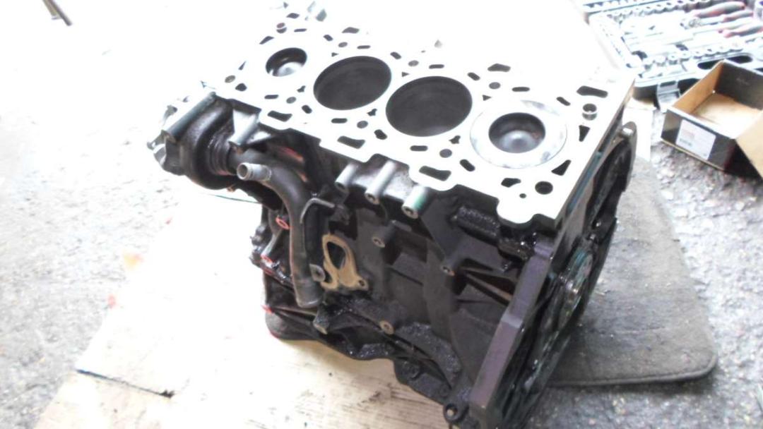 блок цилиндров Renault Espace 4 restailing 2008, 2.0 л., дизель, M9RA740 - фото №1