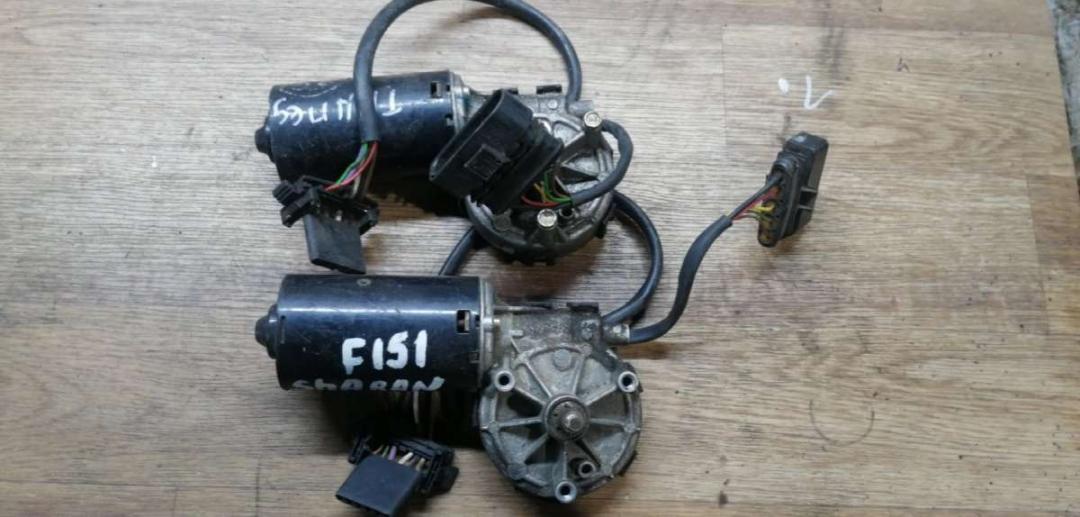 моторчик передних стеклоочистителей (дворников) Volkswagen Sharan 1 поколение 1995 - фото №1