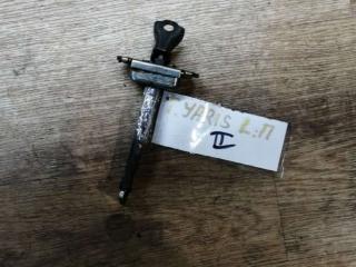 ограничитель открывания двери Toyota Yaris XP9 [рестайлинг] 2011