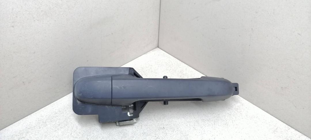 ручка наружная задняя правая Hyundai i30 1 поколение 2009, 1.6 л., CRDi, дизель, 5МКПП, серебристый, хетчбэк 5 дв., передний привод - фото №1