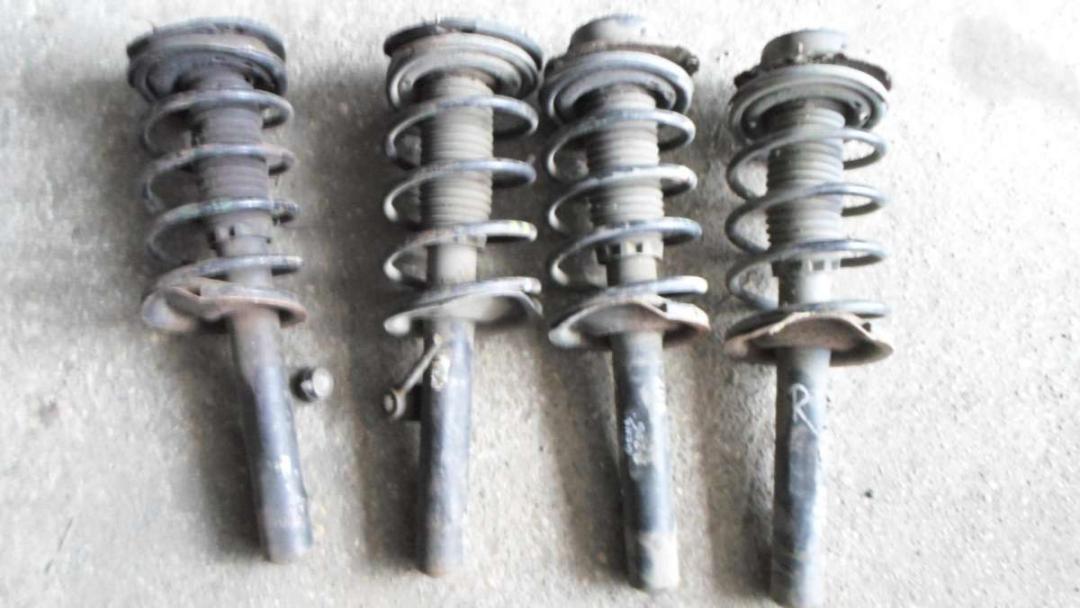 стойка передняя левая Peugeot 206 1 поколение 2002, бензин - фото №1