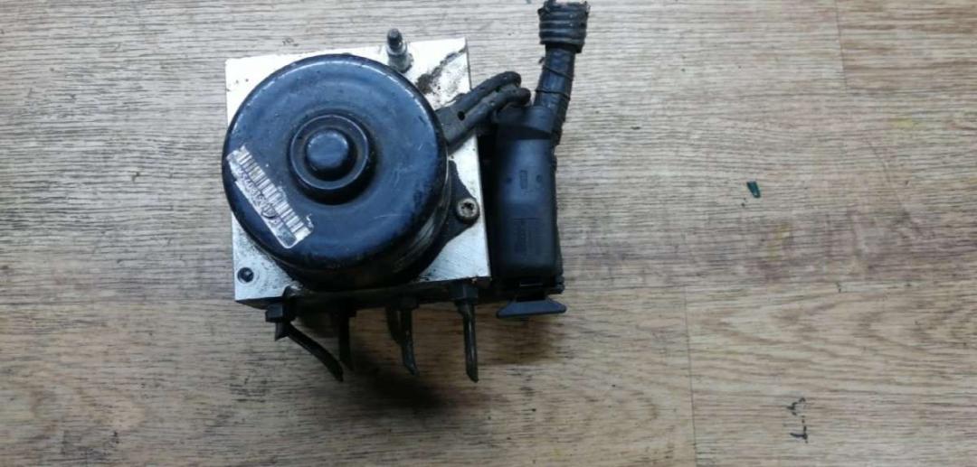 блок ABS Ford Galaxy 1 поколение 1996, 1J0907379D - фото №1