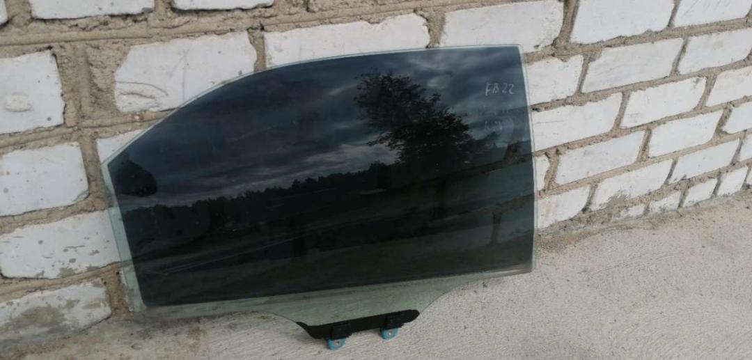 стекло двери задней правой Honda Civic 9 поколение 2013, 2.2 л., дизель, МКПП, хетчбэк 5 дв. - фото №1