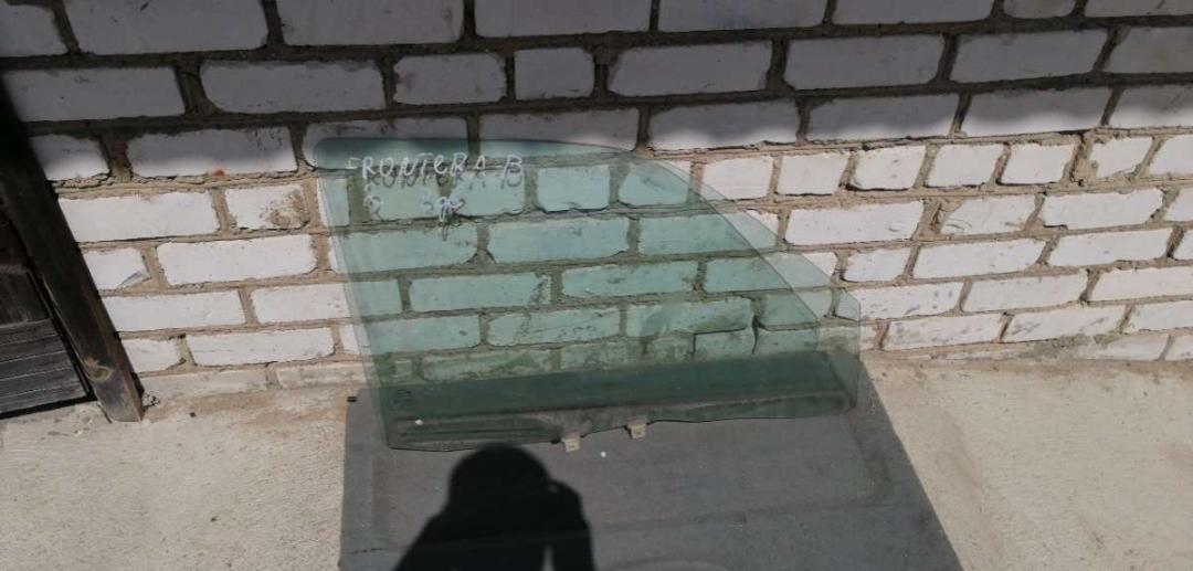 стекло двери передней правой Opel Frontera B 2002 - фото №1