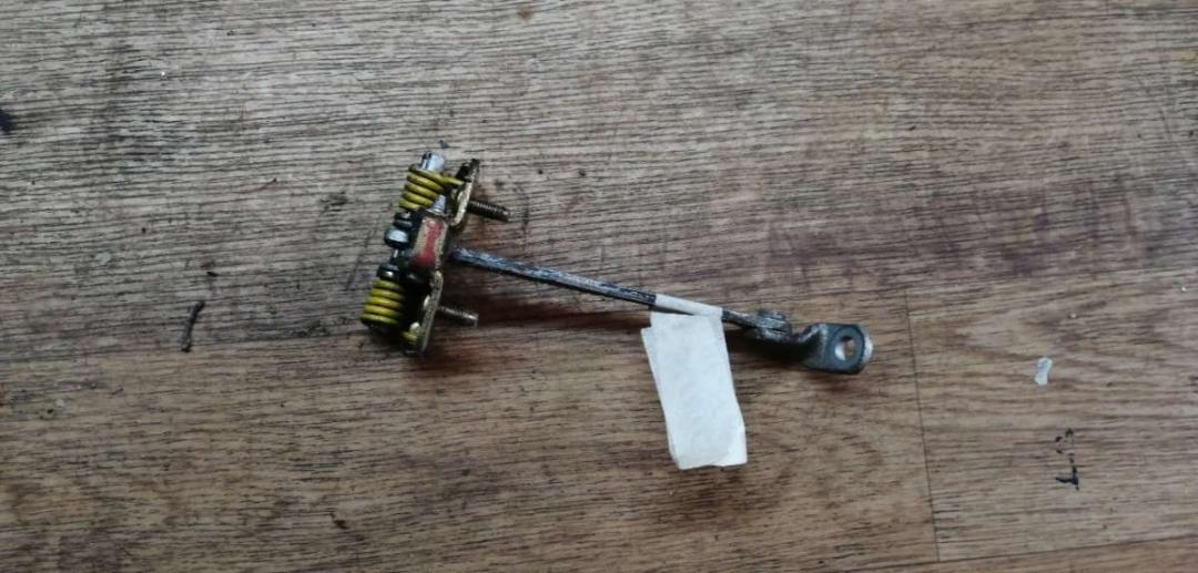 ограничитель открывания двери Renault Scenic 1 поколение 1998 - фото №1