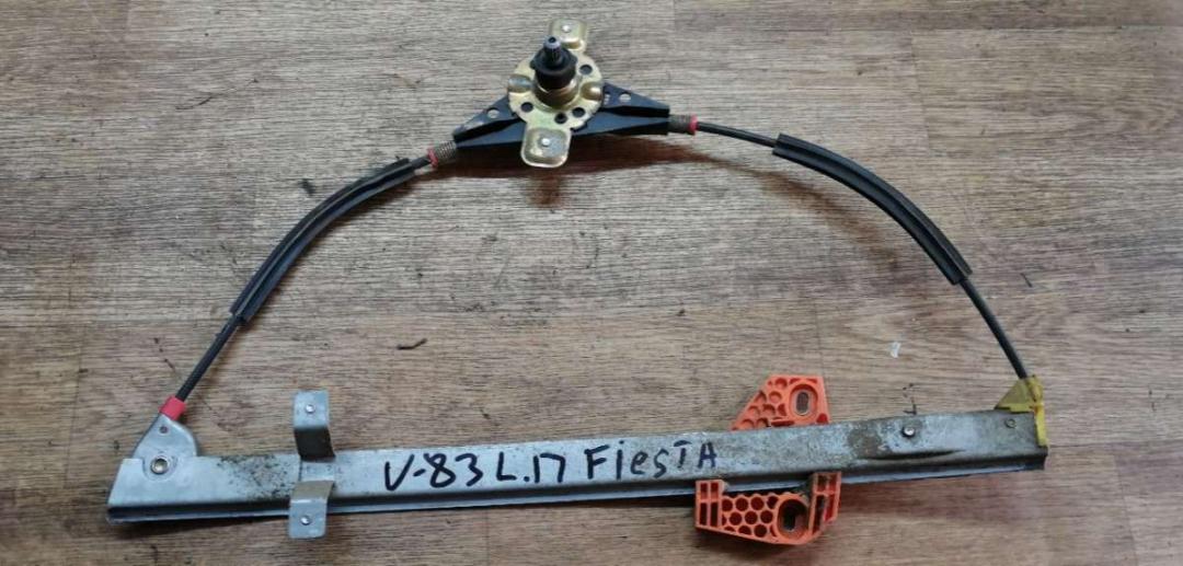 стеклоподъемник передний левый Ford Fiesta 4 поколение 1998, 1.3 л., бензин, МКПП, хетчбэк 5 дв. - фото №1