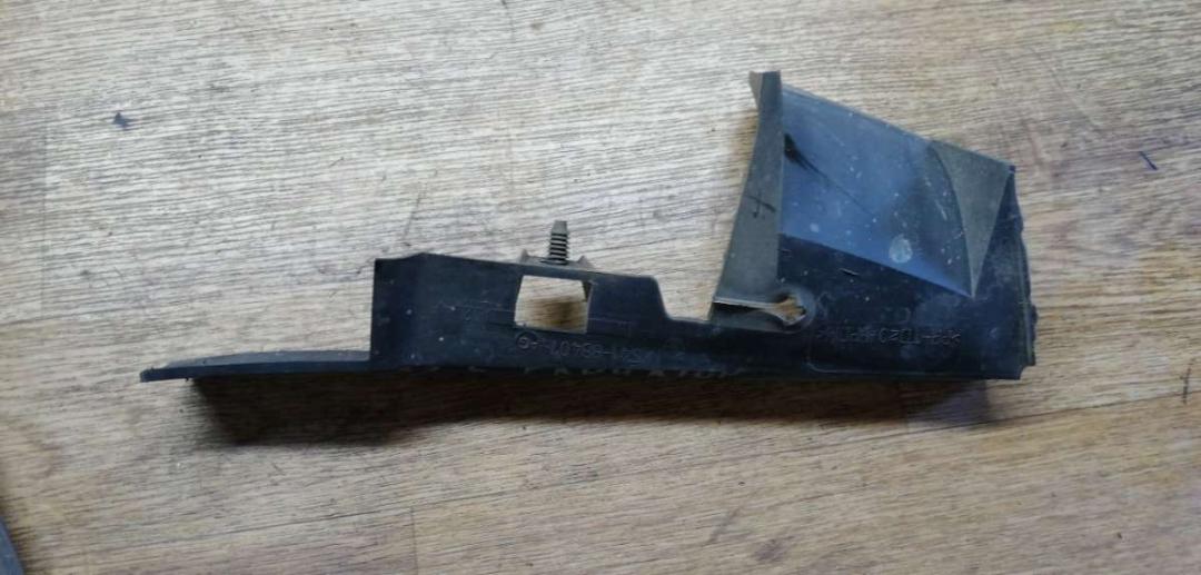 воздуховод (дефлектор) радиатора Ford Focus 1 поколение 1999, 1.6 л., бензин, МКПП, универсал - фото №1