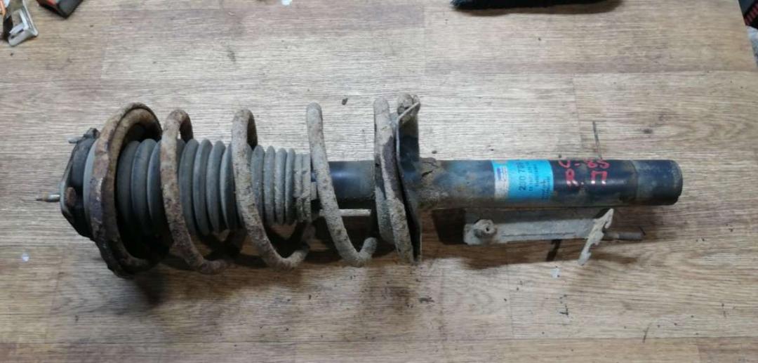 стойка передняя правая Ford Focus 1 поколение 1999, 1.6 л., бензин, МКПП, универсал - фото №1