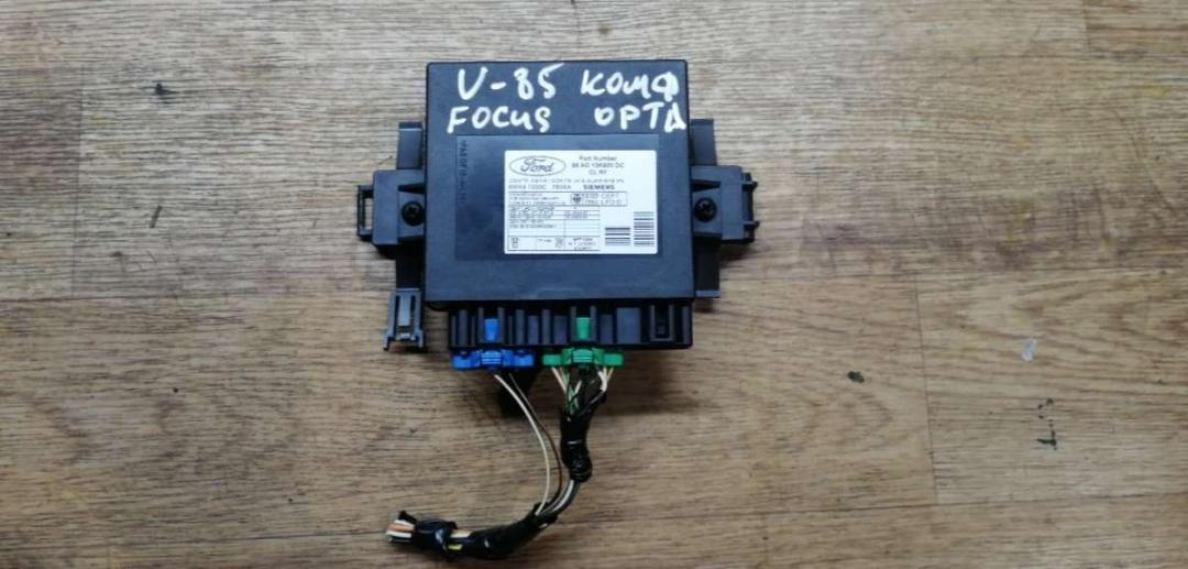блок комфорта Ford Focus 1 поколение 1999, 1.6 л., бензин, МКПП, универсал, 98AG15K600DC - фото №1