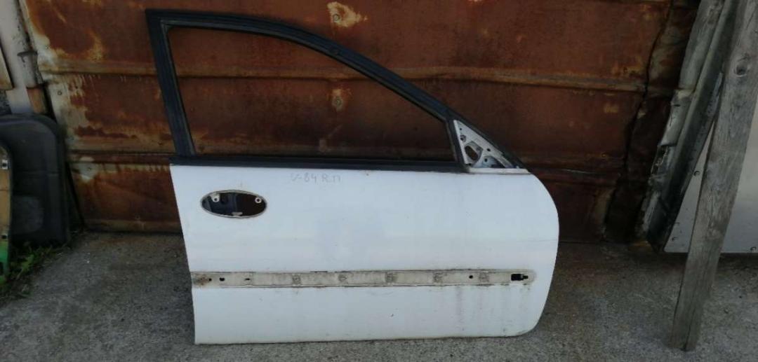 дверь передняя правая Renault Laguna 1 поколение 1997, 2.2 л., дизель, МКПП, хетчбэк 5 дв. - фото №1