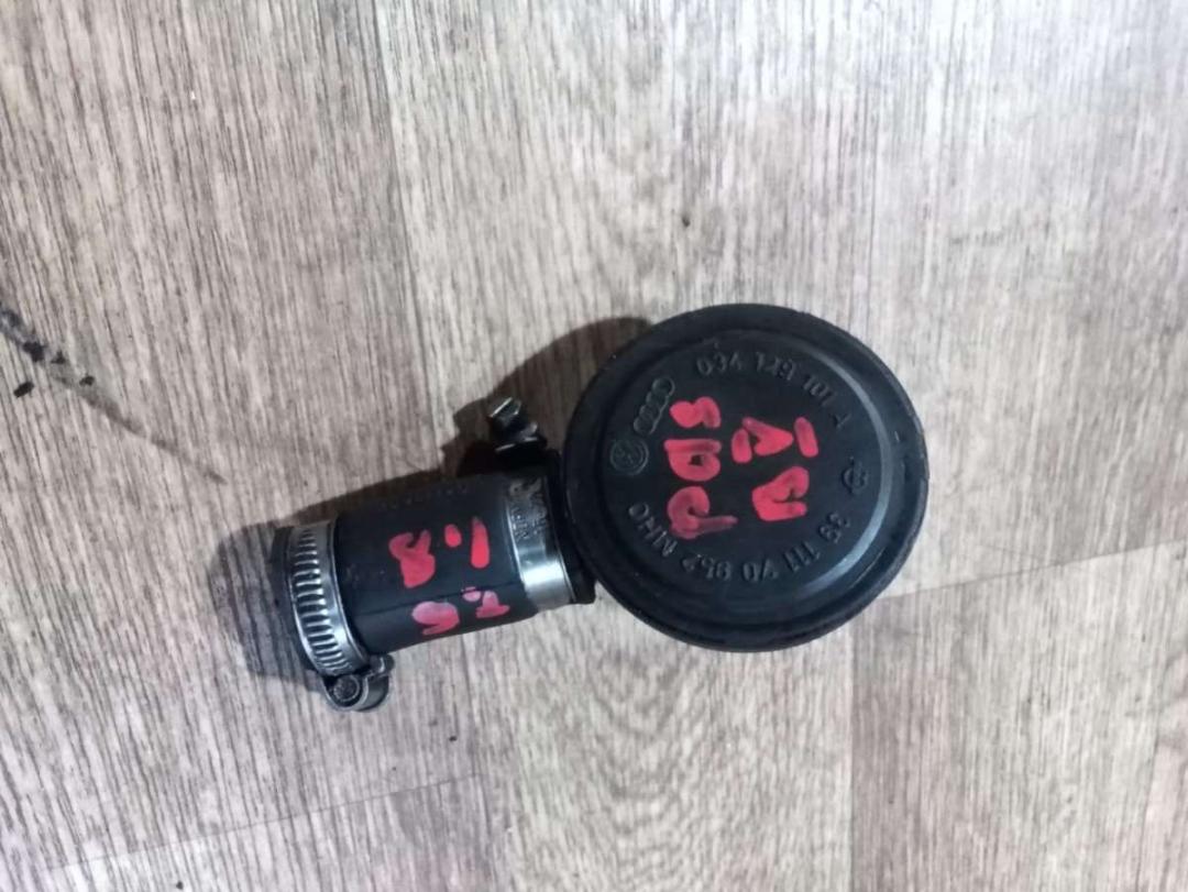 маслоотделитель (сапун) Volkswagen Passat B5 1998, 1.8 л., бензин, 034129101A - фото №1