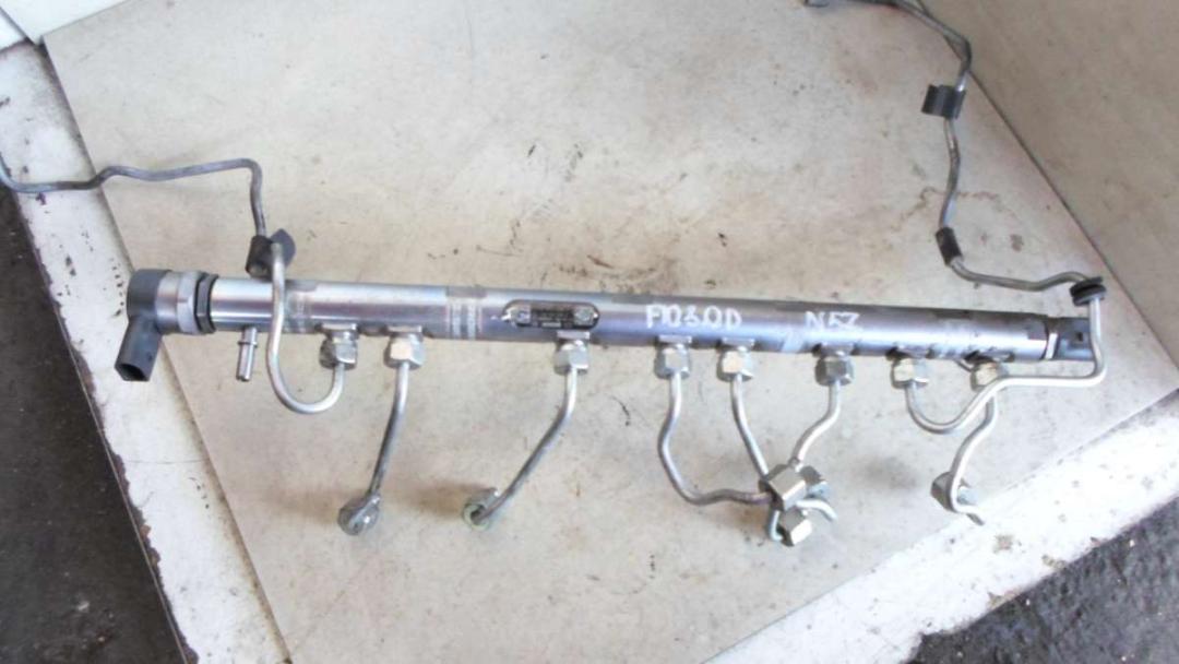 топливная рампа BMW 5 серия F07/F10/F11 2010, 3.0 л., дизель, седан - фото №1