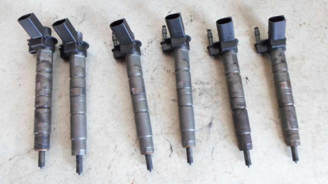 форсунка BMW 5 серия F07/F10/F11 2010, 3.0 л., дизель, седан - фото №1