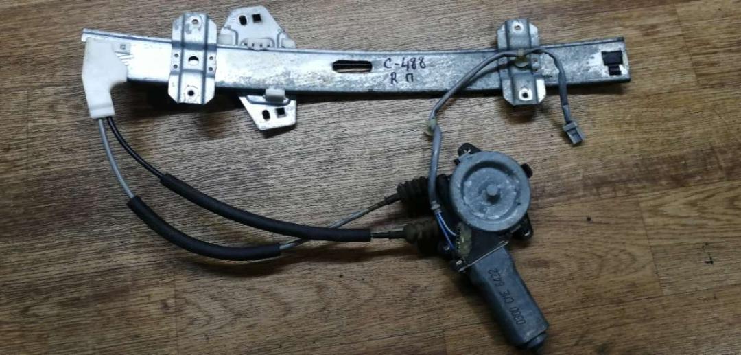 стеклоподъемник передний правый Honda Accord 5 поколение 1994, 2.0 л., бензин, МКПП, универсал - фото №1