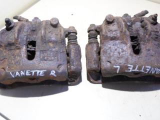 суппорт передний левый Nissan Vanette C23 1997