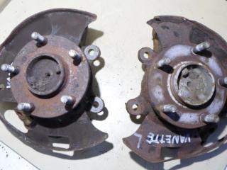 кулак поворотный правый Nissan Vanette C23 1996