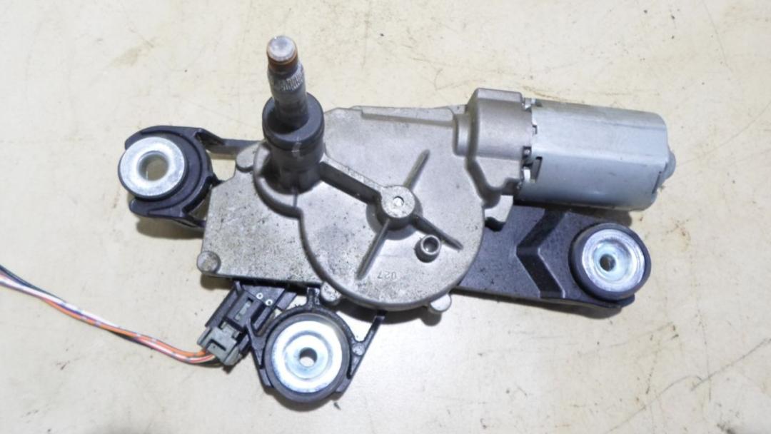 моторчик заднего стеклоочистителя (дворника) Mazda 3 BK 2005, хетчбэк 5 дв. - фото №1