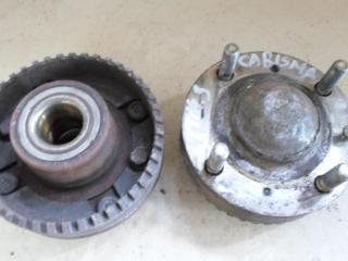 ступица задняя правая Mitsubishi Carisma 1 поколение [рестайлинг] 1999