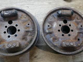 защитный кожух тормозного механизма Volkswagen Golf 3 поколение 1997