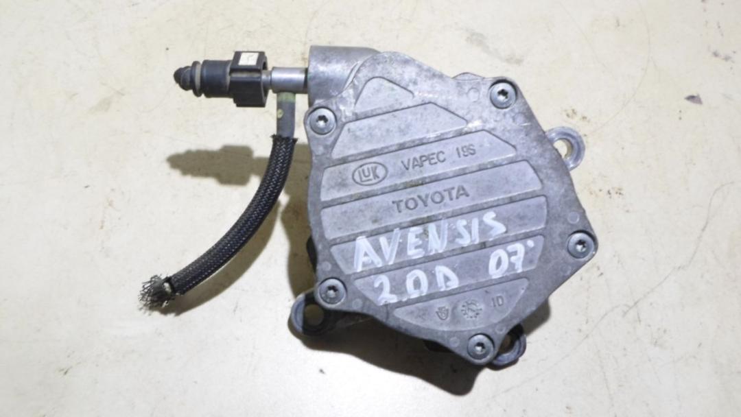 насос вакуумный Toyota Avensis 2 2007, 2.0 л., дизель - фото №1