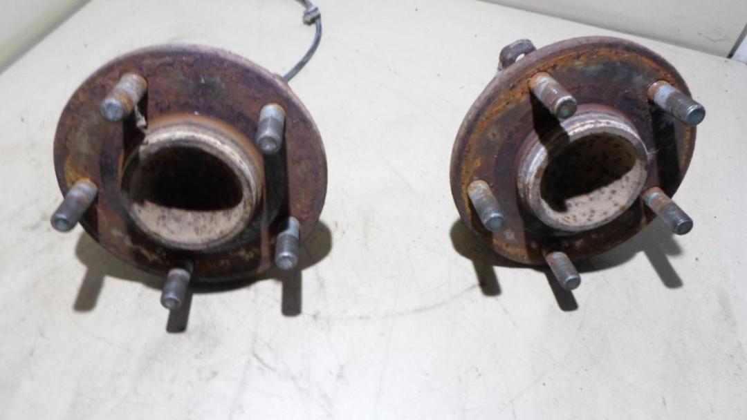 ступица задняя левая Mazda 3 BK 2005 - фото №1