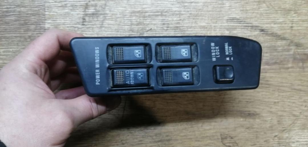 блок управления стеклоподъемниками Mitsubishi Galant 6 поколение 1990 - фото №1