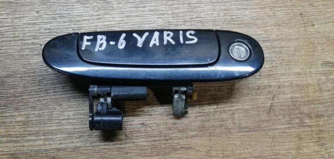 ручка наружная передняя правая Toyota Yaris P1 2001, 1.0 л., бензин, МКПП, хетчбэк 5 дв. - фото №1