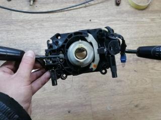 переключатель подрулевой (стрекоза) Mazda 323 BJ 1998, 1.8 л., бензин, МКПП, хетчбэк 5 дв.