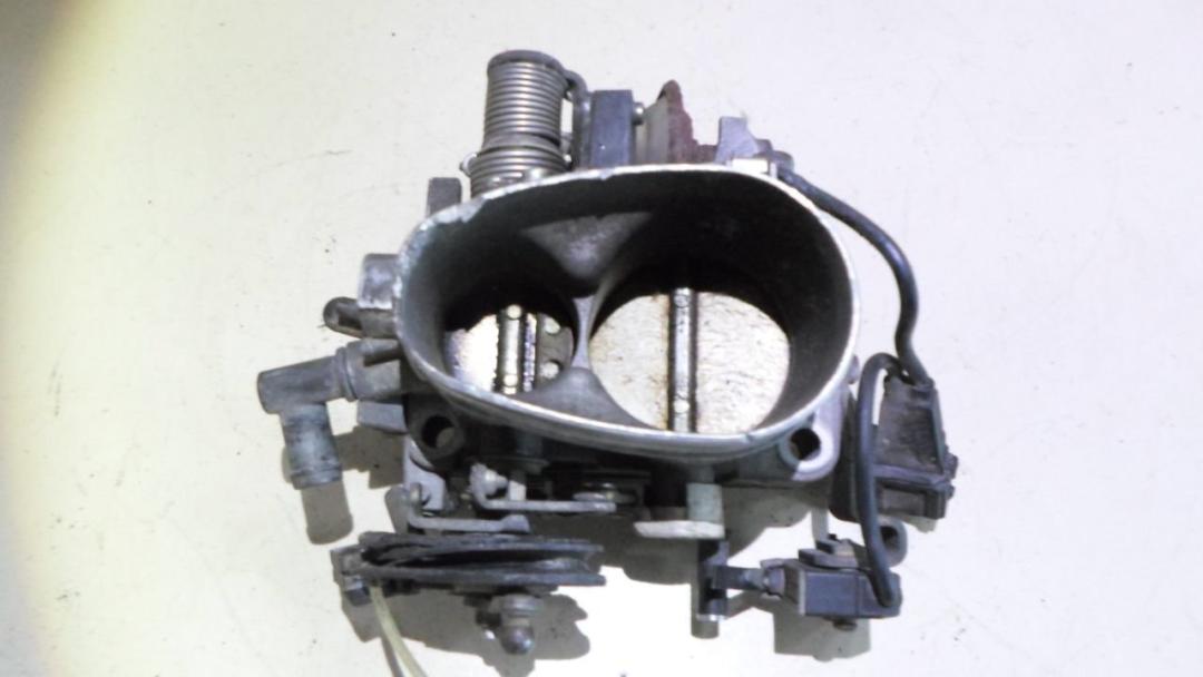 заслонка дроссельная Audi 80 B4 1992, 2.3 л., i, бензин - фото №1