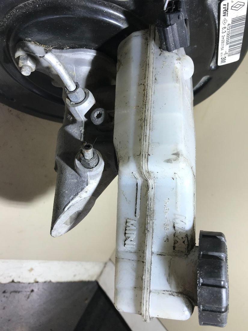 цилиндр тормозной главный Renault Megane 3 поколение 2011, 1.5 л., дизель - фото №1