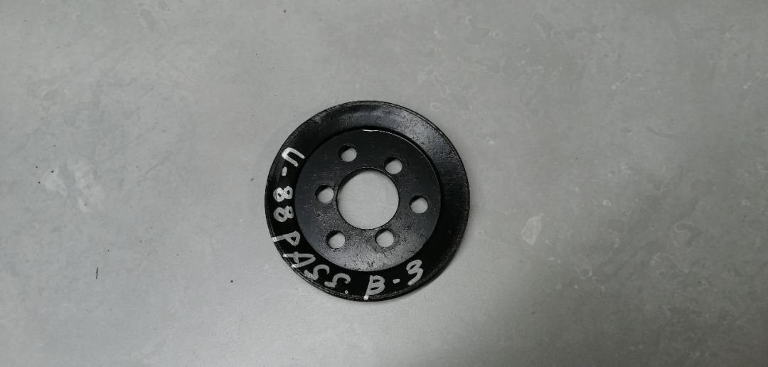 шкив насоса гидроусилителя Volkswagen Passat B3 1990, 1.8 л., бензин, МКПП, седан - фото №1