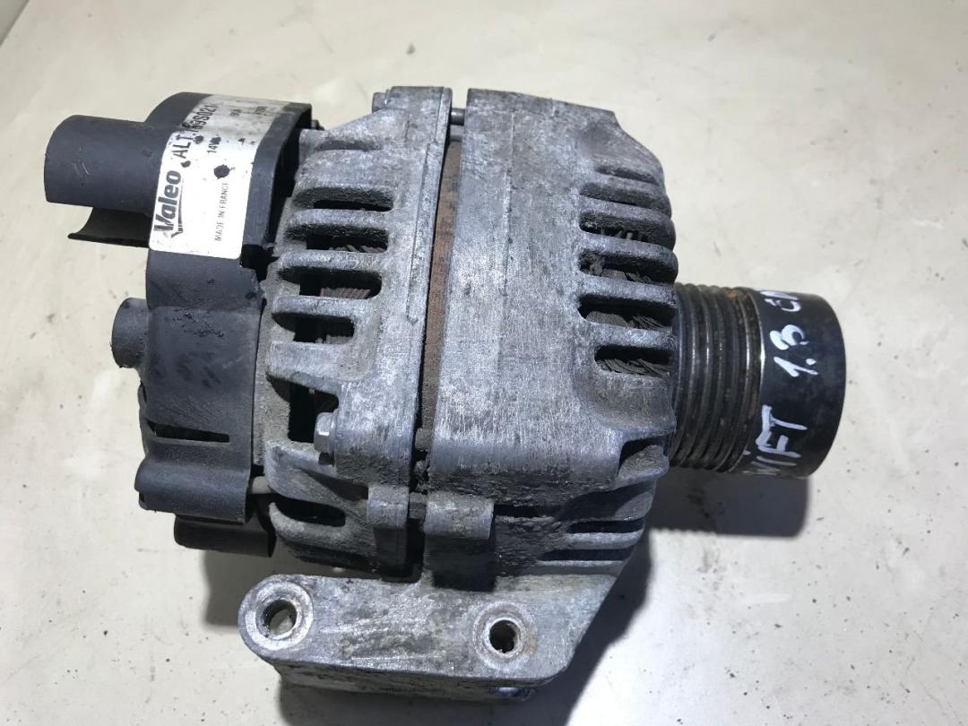 генератор Suzuki Swift 3 поколение 2006, 1.3 л., дизель, МКПП - фото №1