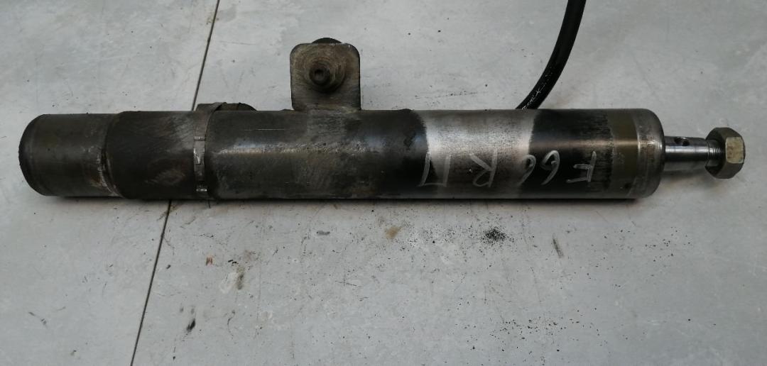 Гидростойка передняя правая Citroen C5 1 поколение 2001, 2.0 л., HDi, дизель, МКПП, хетчбэк 5 дв. - фото №1