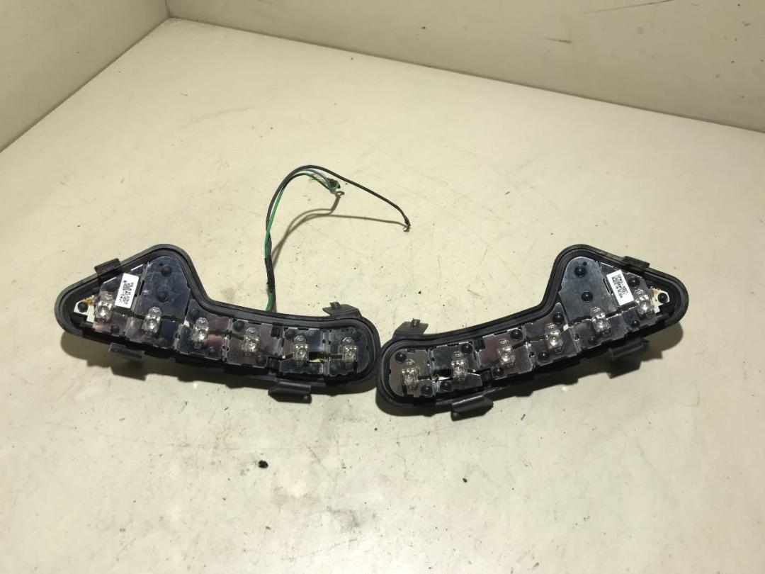 панель заднего правого фонаря Renault Laguna 3 поколение 2011, 1.5 л., дизель, МКПП, хетчбэк 5 дв. - фото №1