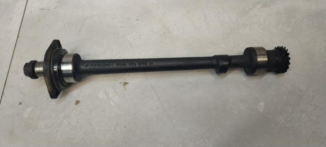 полуось (приводной вал, ШРУС) Volkswagen Passat B3 1990, 1.8 л., бензин, МКПП, седан, 056115019B - фото №1