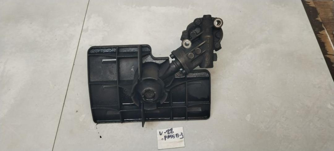 насос масляный Volkswagen Passat B3 1990, 1.8 л., бензин, МКПП, седан, 026115153 - фото №1