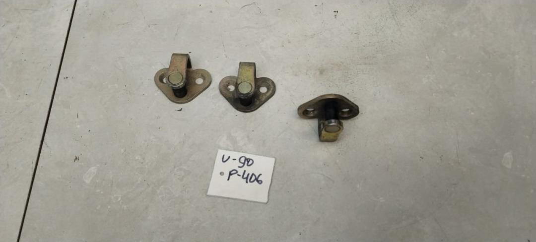 ответная часть (скоба) замка двери Peugeot 406 1 поколение 1997, 1.8 л., бензин, МКПП, седан - фото №1