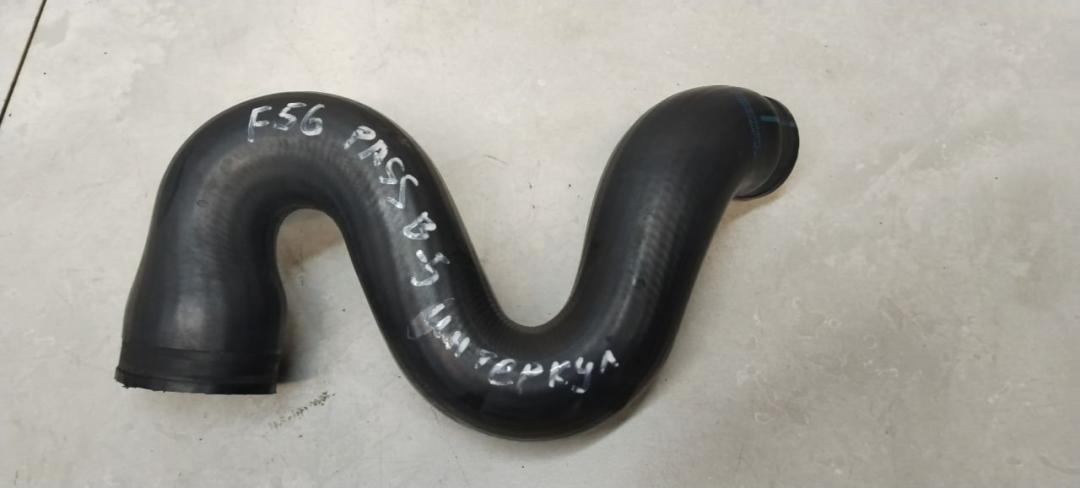 патрубок интеркулера Volkswagen Passat B5 2000, 1.9 л., дизель, МКПП, седан - фото №1