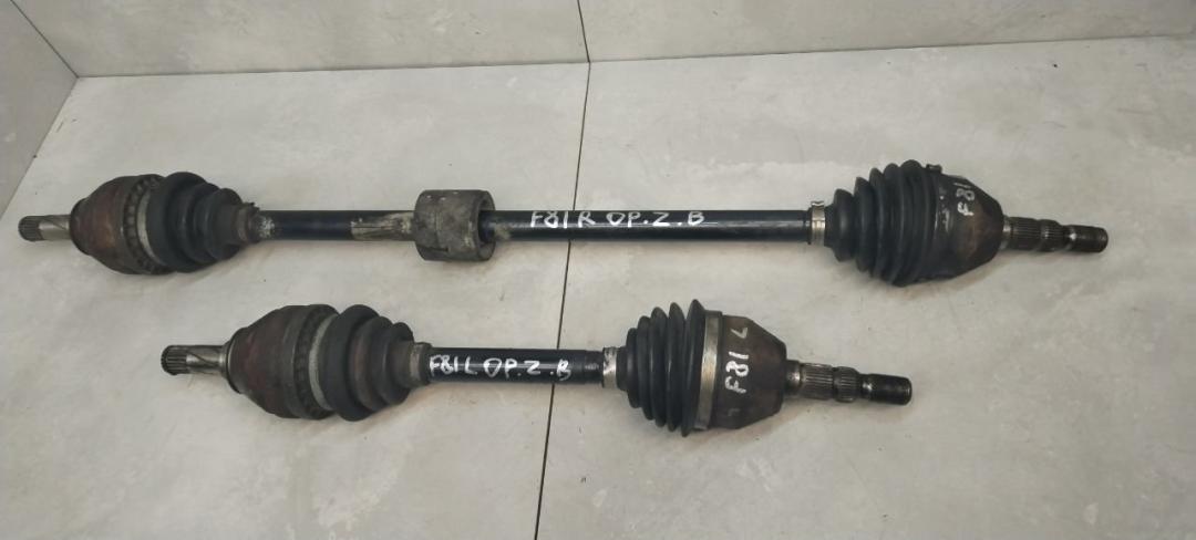 полуось передняя левая (приводной вал, ШРУС) Opel Zafira B 2005, 1.8 л., бензин, МКПП, минивэн - фото №1