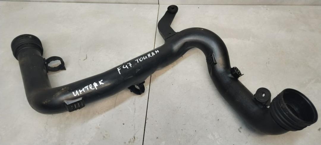 патрубок интеркулера Volkswagen Touran 1 поколение 2005, 1.9 л., TDi, дизель, МКПП, минивэн, 10145770B - фото №1