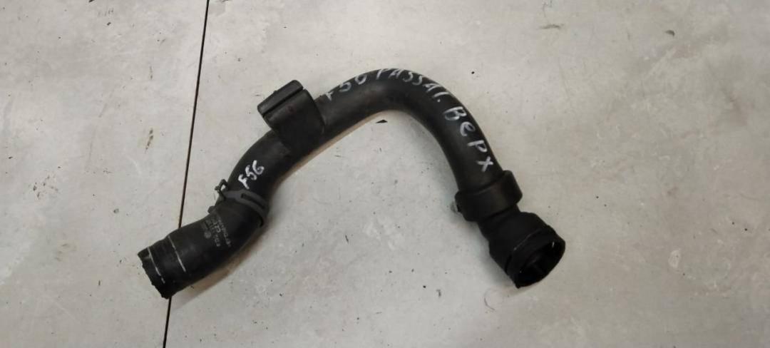 патрубок радиатора Volkswagen Passat B5 2000, 1.9 л., дизель, МКПП, седан - фото №1