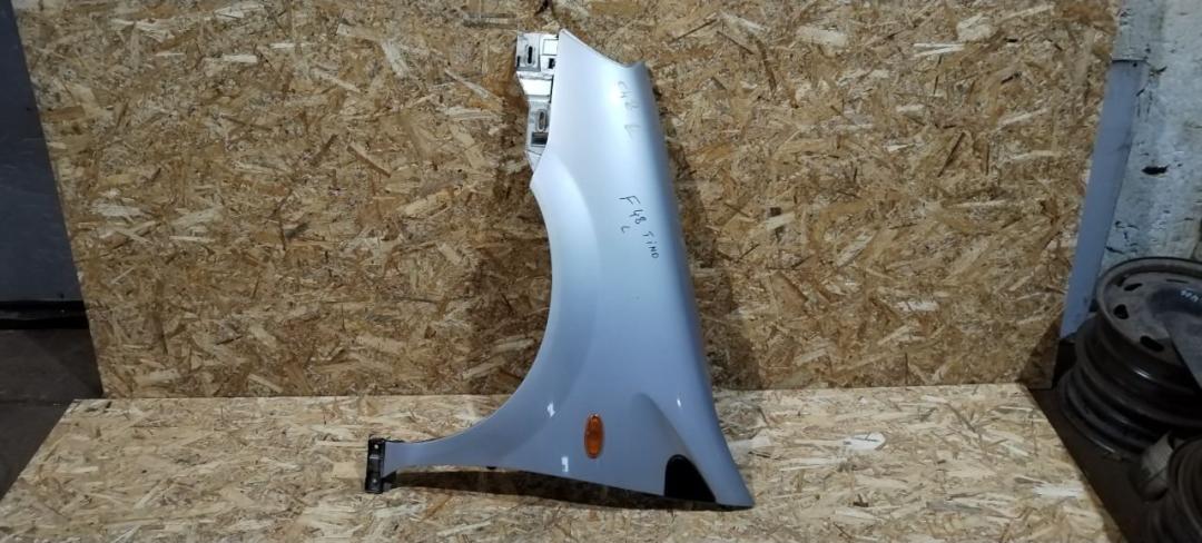 крыло переднее левое Nissan Almera Tino V10 2000, 1.8 л., бензин, МКПП, минивэн - фото №1