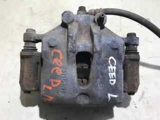 суппорт передний левый Kia Ceed 1 поколение 2008, 1.6 л., дизель, хетчбэк 5 дв.