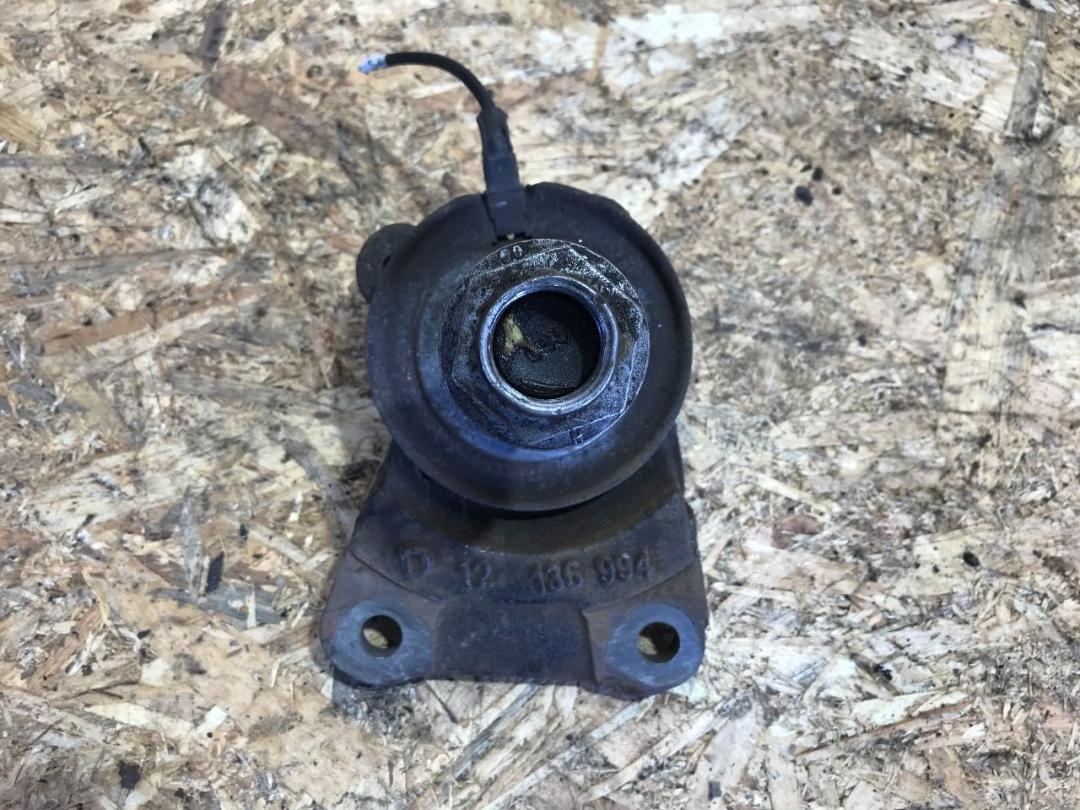 Цапфа задняя (ось ступицы) Renault Espace 4 2009, 2.0 л., дизель, минивэн - фото №1