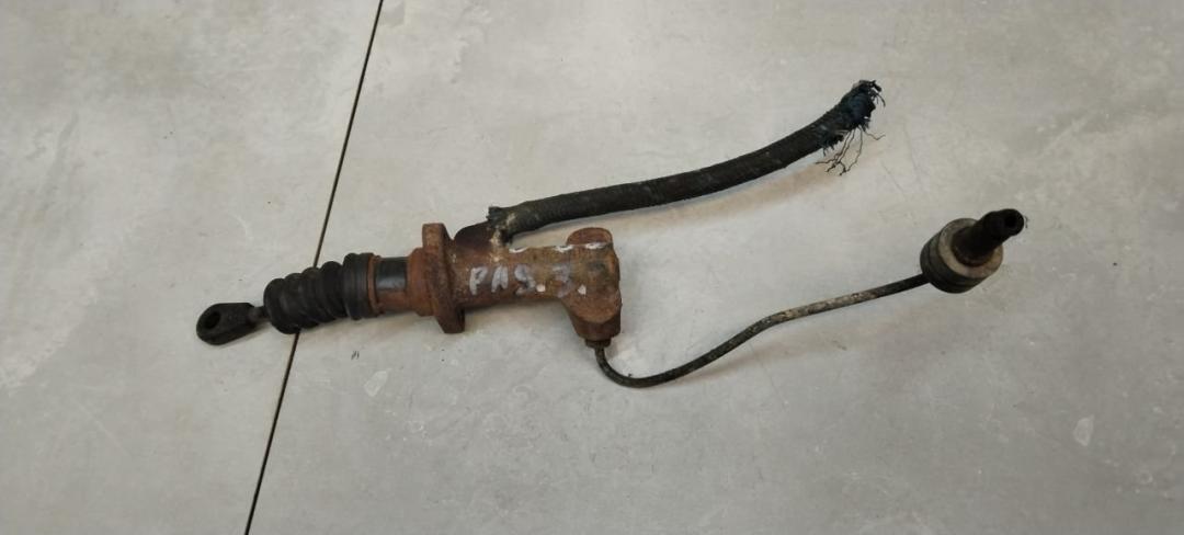 цилиндр сцепления главный Volkswagen Passat B3 1992, 1.9 л., дизель, МКПП, универсал - фото №1