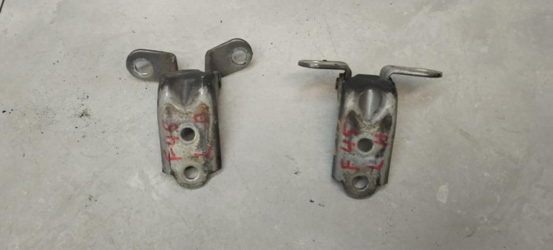 петля двери Hyundai i30 FD 2009, 1.6 л., дизель, хетчбэк 5 дв. - фото №1