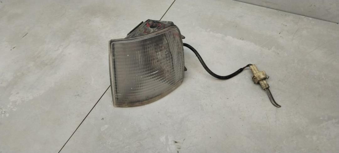 поворотник левый Volkswagen Passat B3 1992, 1.9 л., дизель, МКПП, универсал - фото №1