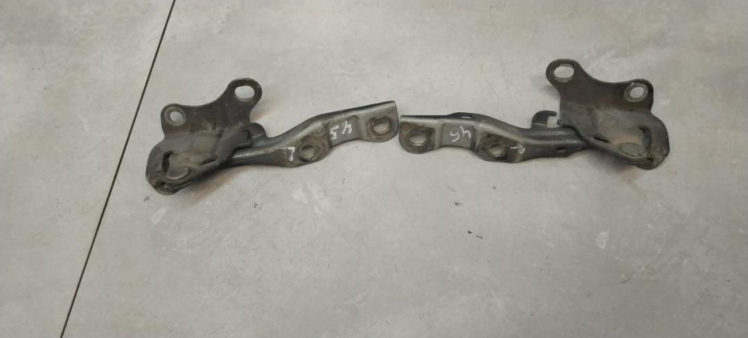 петля капота Hyundai i30 FD 2009, 1.6 л., дизель, хетчбэк 5 дв. - фото №1