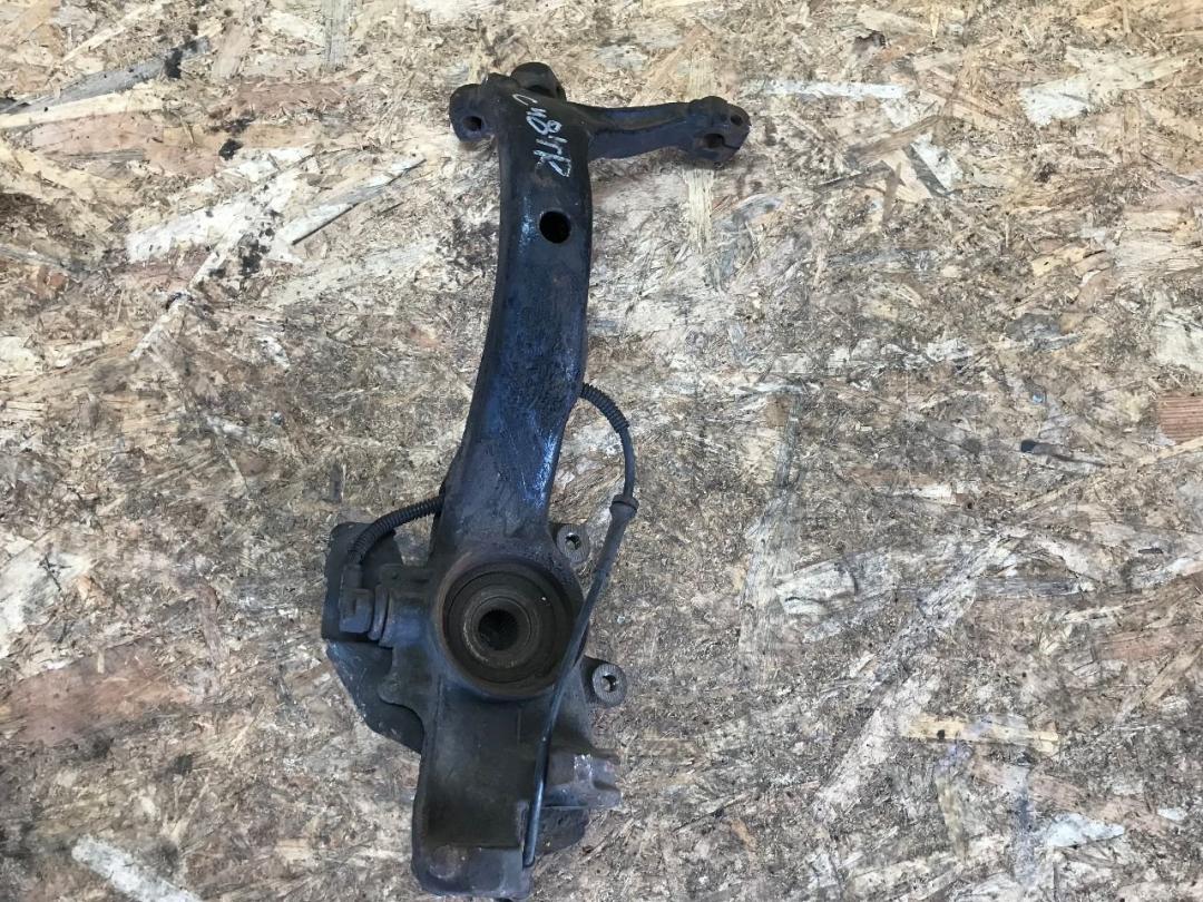 ступица передняя правая Volkswagen Passat B5 1998, 1.6 л., бензин, седан - фото №1